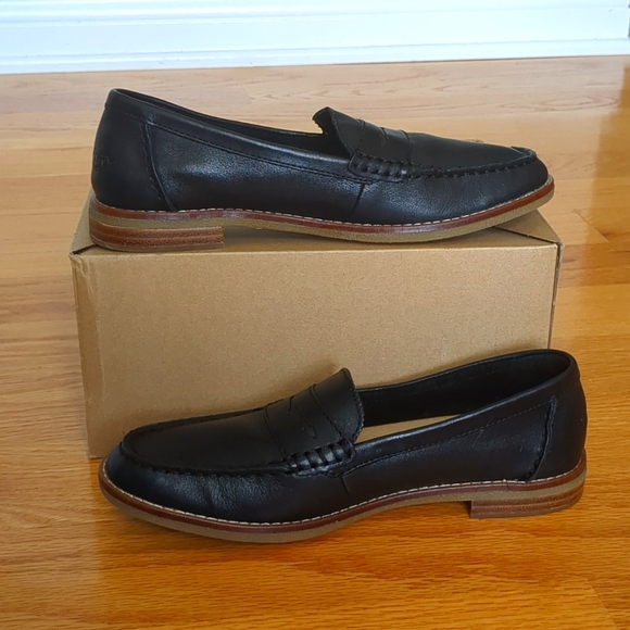 Sperry Women's Seaport Penny Loafer; US 6 (M) - Picture 3 of 11